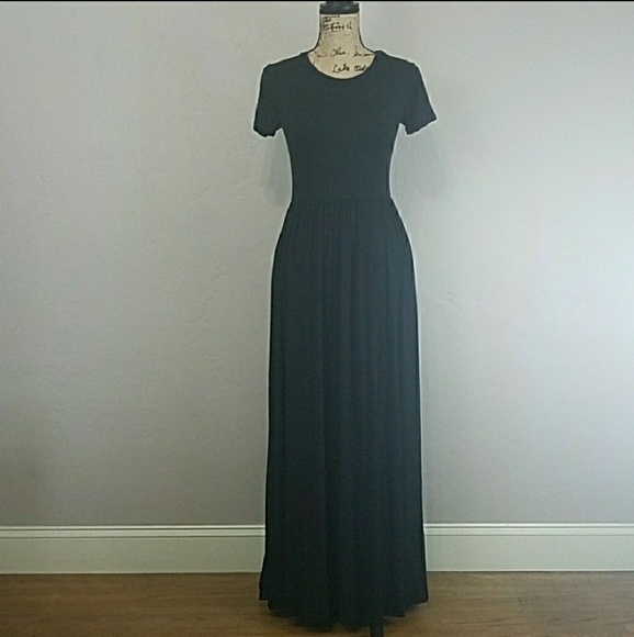 Plus Size Every Day Essential Black Maxi Dress. - Picture 5 of 8
